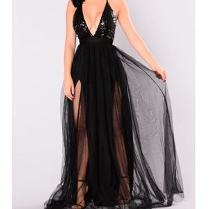 Gorgeous Black Sequins Low-Cut Evening Dress